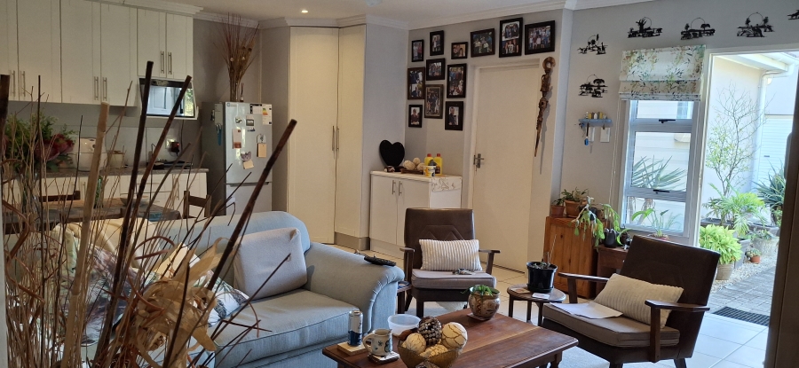 To Let 3 Bedroom Property for Rent in Cambridge Eastern Cape